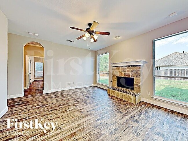 Building Photo - 3001 Wren Ln
