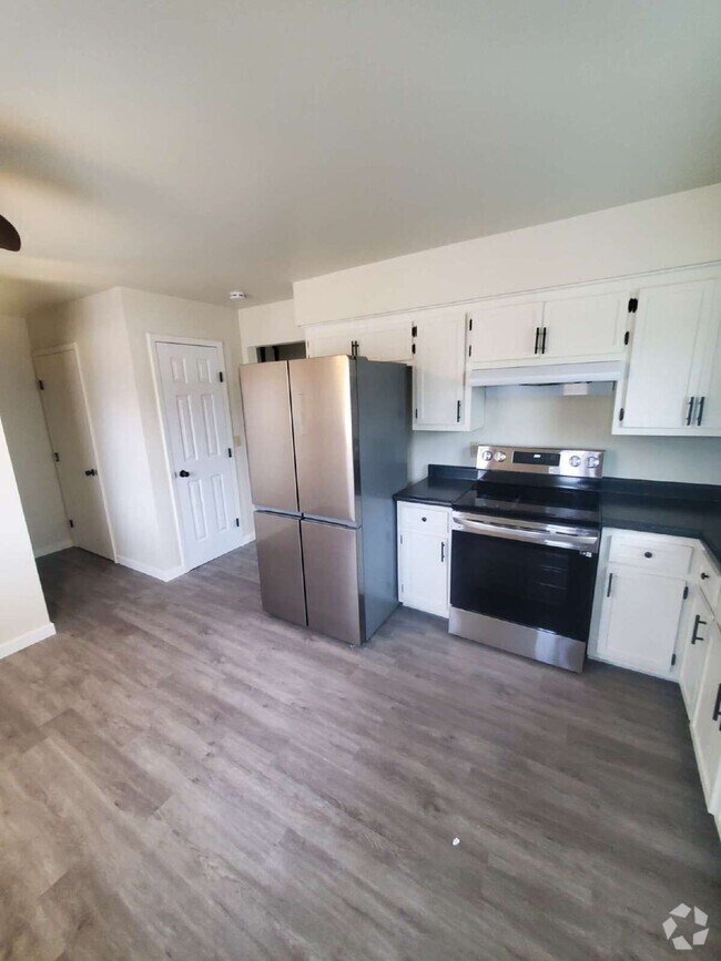 Building Photo - S69W14961 Cornell Cir