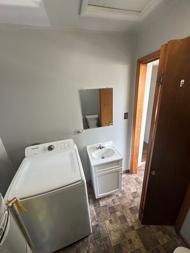 Building Photo - 2810 Witchwood Dr
