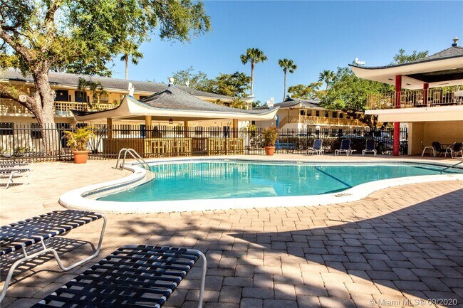 Foto del edificio - 8200-8390 SW 65th Ave