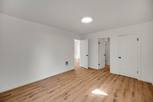 Foto del edificio - 408-410 SW Elmwood Ave