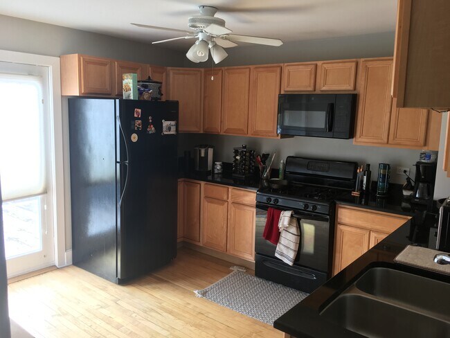 Kitchen - 1133 W Patterson Ave