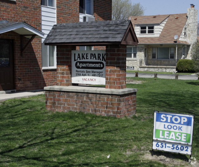 Foto del edificio - Lake Park Apartments