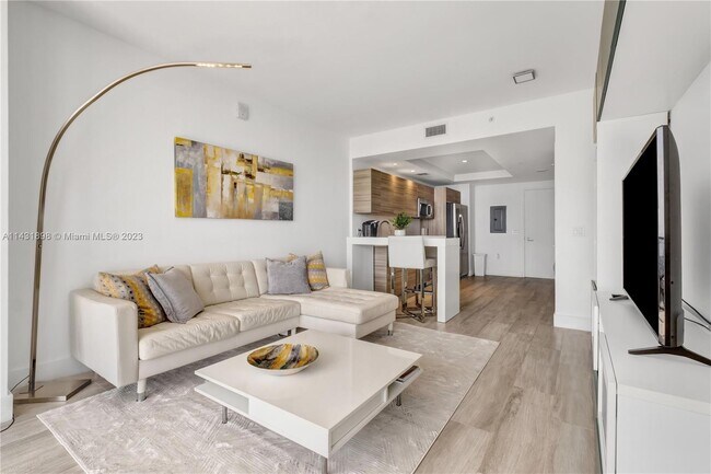 Foto del edificio - 121 NE 34th St