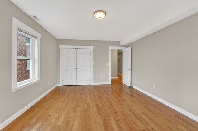 Building Photo - 25 Main St