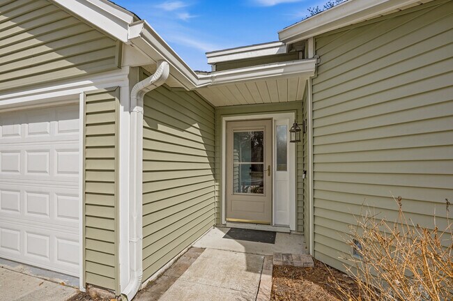 Foto del edificio - 11149 Losco Junction Dr S