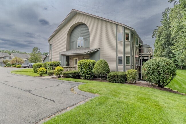Foto del edificio - 140 Pine Grove Dr