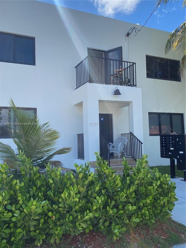 Building Photo - 1101 SW 12th Ct