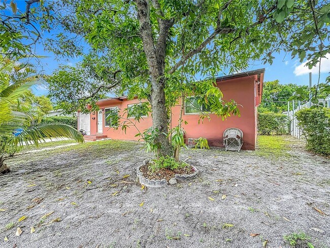 Foto del edificio - 15705 NE 10th Ave