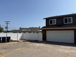 Building Photo - 8266-8266 Linden Rd