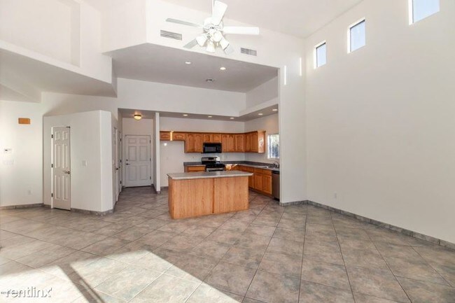 Building Photo - 3 br, 2 bath House - 9165 N Placita San Angel