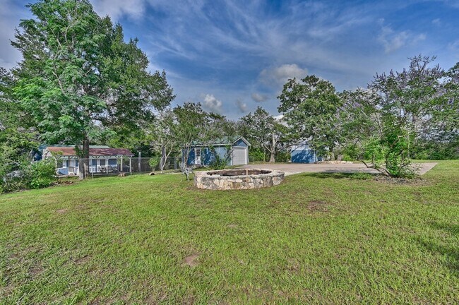 Foto del edificio - 9481 Lake Forest Cir