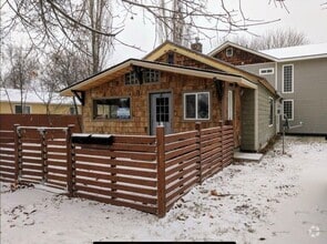 Building Photo - 627 9th Ave W