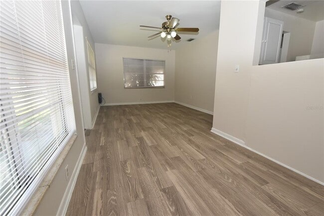 Foto del edificio - 10001 N 22nd St