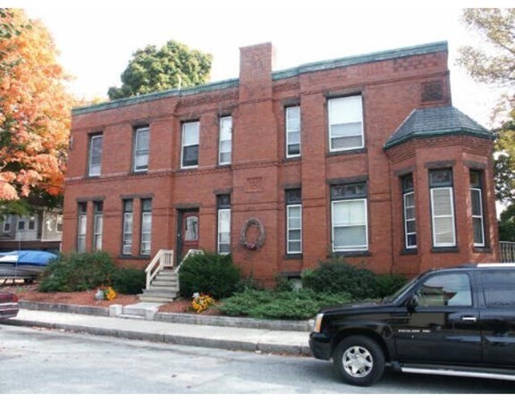 Primary Photo - 8 Park St