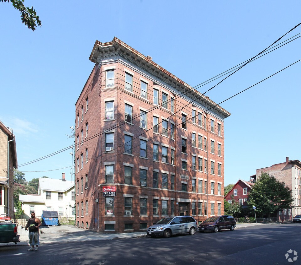 Park View Apartments in Holyoke, MA