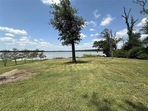 Building Photo - 402 Lcr Redbud A