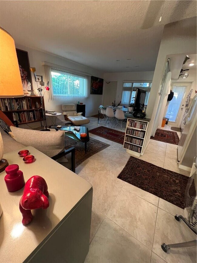 Foto del edificio - 2110 NE 39th St