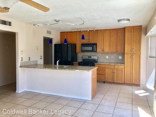Building Photo - 3 br, 2 bath House - 2600 Hiawatha Dr NE