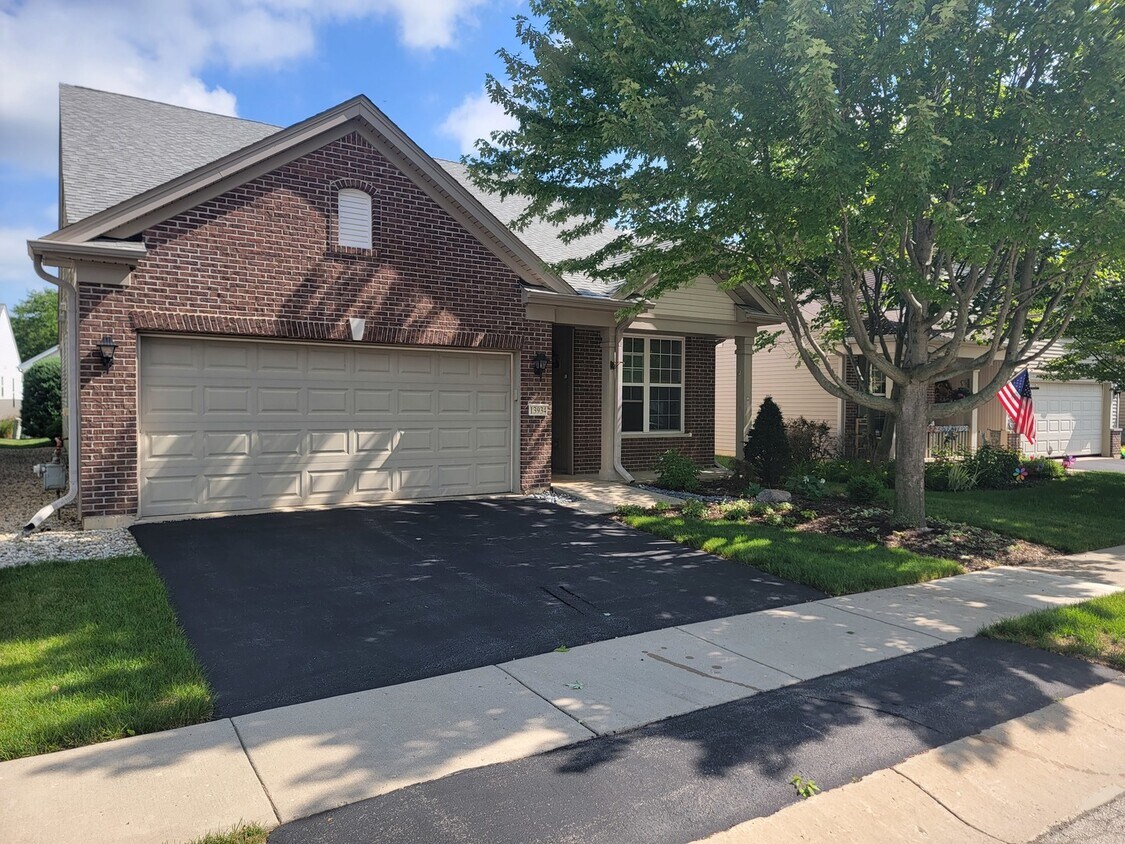 13934 Chanwahon Rd, Huntley, IL 60142 House Rental in Huntley, IL