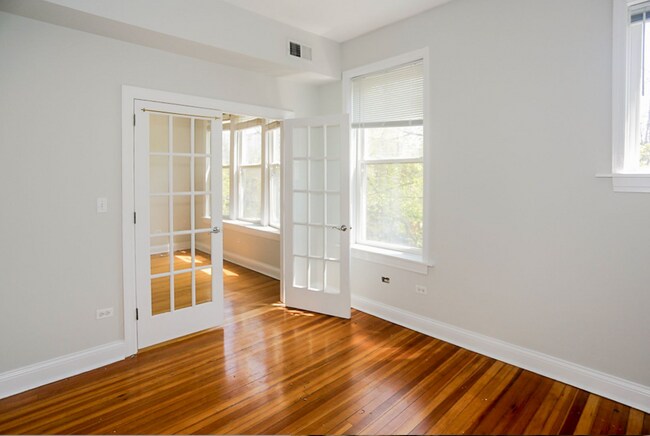 Building Photo - 1411 W Byron St