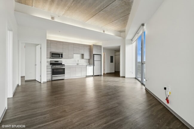 Building Photo - 1877 N Milwaukee Ave