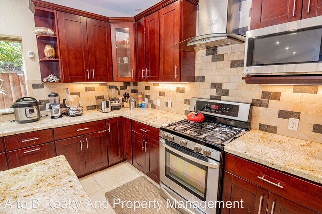 Foto del edificio - 3 br, 2 bath House - 5283 Graves Ave
