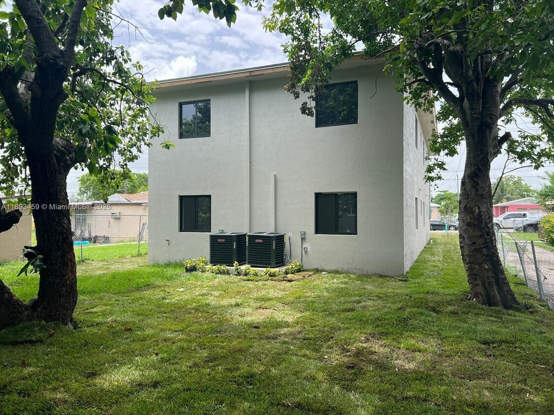 Building Photo - 3076 NW 59th St