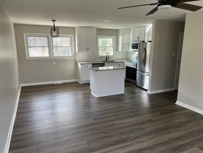 Foto del edificio - 524 Eastway Ave