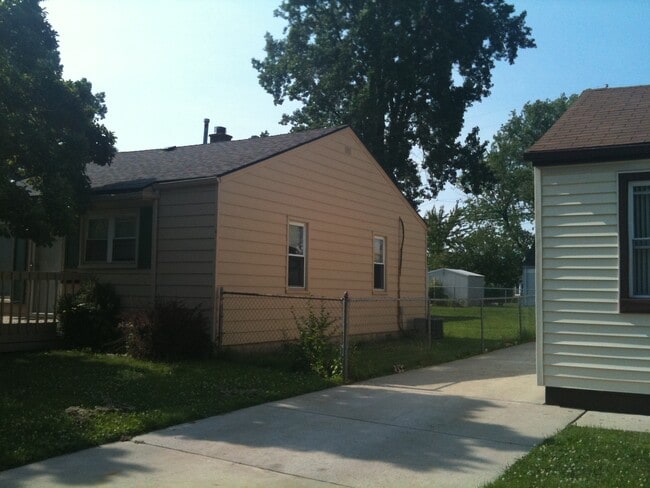 Building Photo - 127 E Dallas Ave