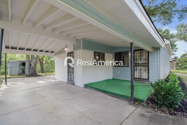 Photo - Thoughtfully Updated 3/1 in Westwood House