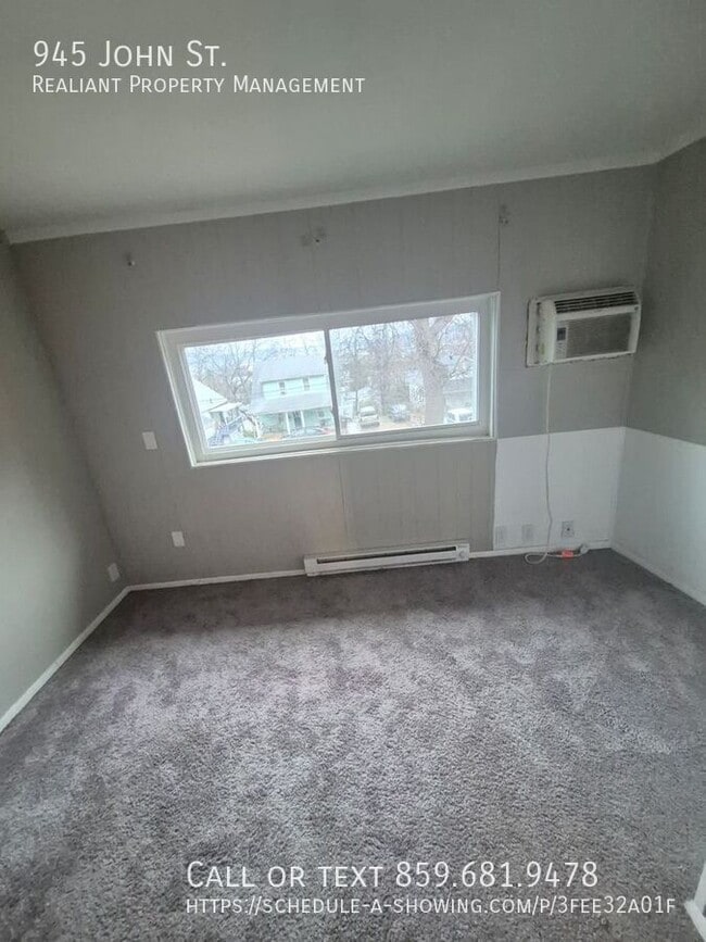 Photo - 945 John St House