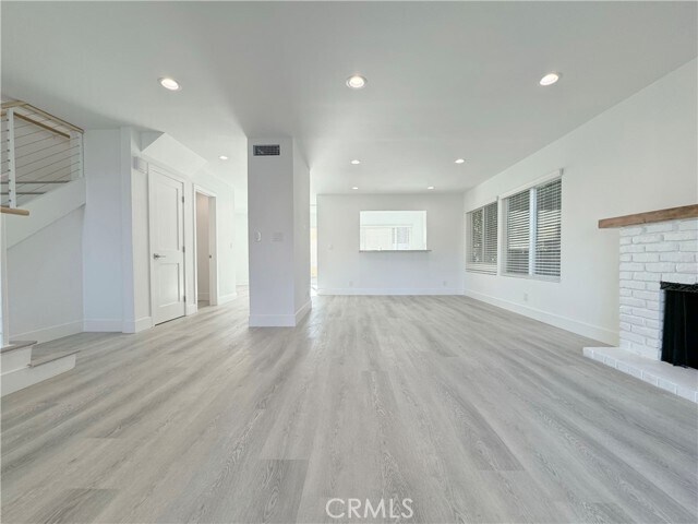 Building Photo - 2224 Vista Hogar