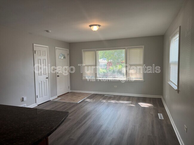 Foto del edificio - 17729 Community St