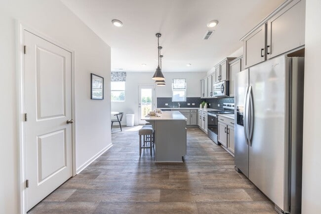 Foto del edificio - 3 Bedroom Townhome off Poplar Tend Rd - New Construction Towns at Cliffwood