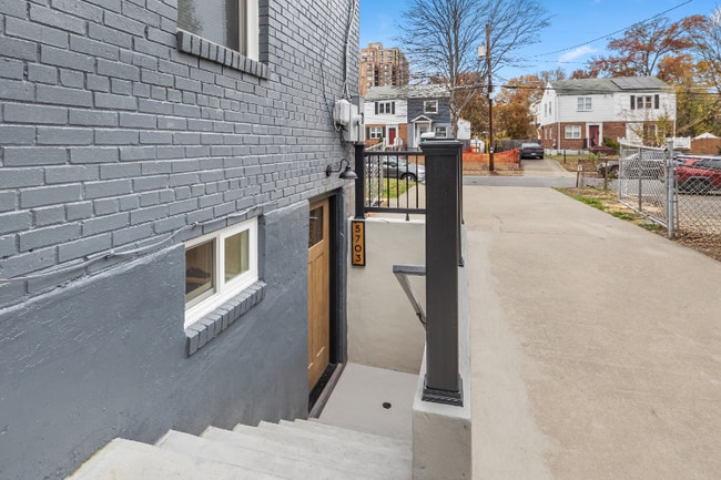 Photo - 5703 Fenwick Dr House