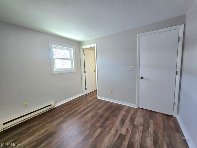 Building Photo - 909 Garden Rd