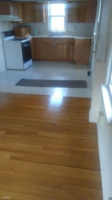 Foto principal - 305 Pond St