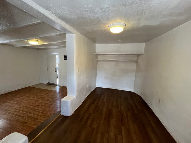 Foto del edificio - 1203 Barelas St SW