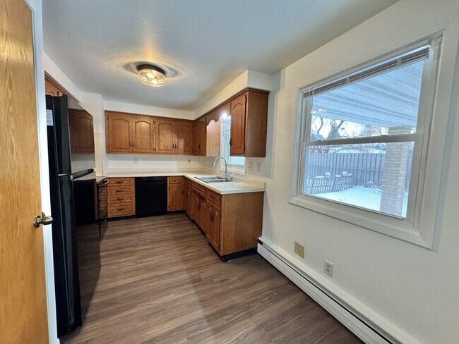 Foto del edificio - 406 N St Bernard Dr