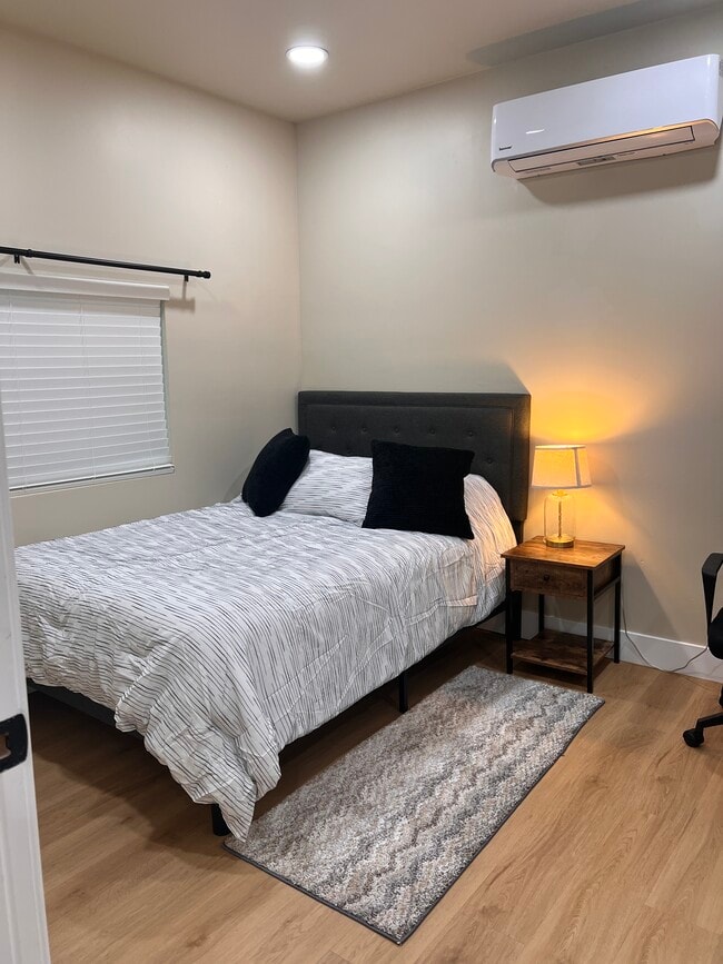 Full size bed - 5491 Gala Ave