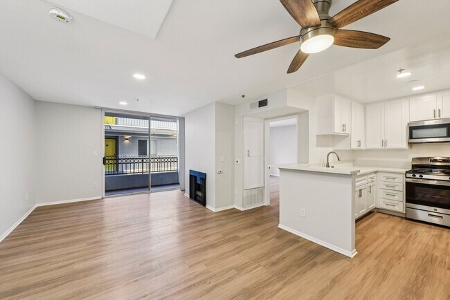 Interior Photo - 310 South Virgil Ave