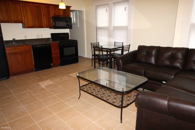 Foto del edificio - 4 br, 2 bath  - 327 S Division St Apt 1 #1