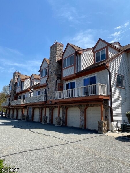 Foto principal - 46 Woods Edge Dr