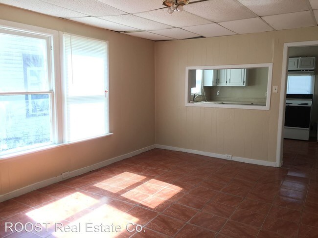 Building Photo - 3 br, 1 bath House - 333 W Grand Ave