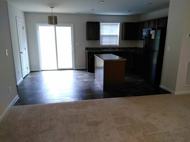 Foto del edificio - Newer Home Just Minutes From Uptown!