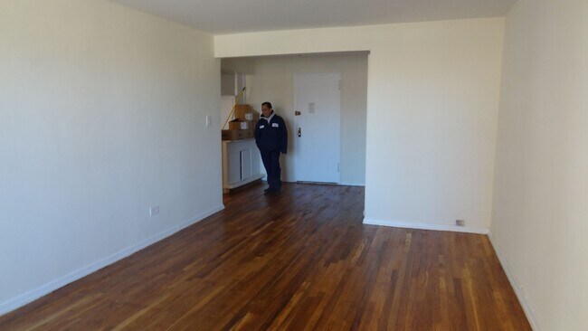 Foto del edificio - 123-30 83rd Ave