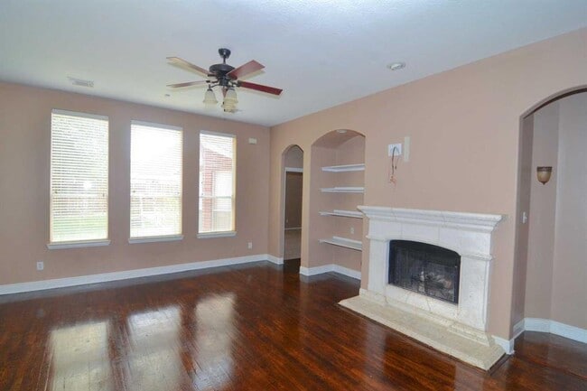 Building Photo - 10819 White Oak Creek Ct