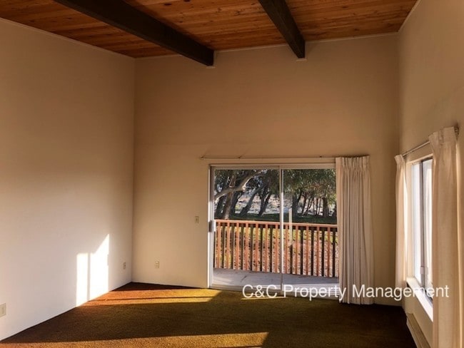 Building Photo - 235 Dunecrest