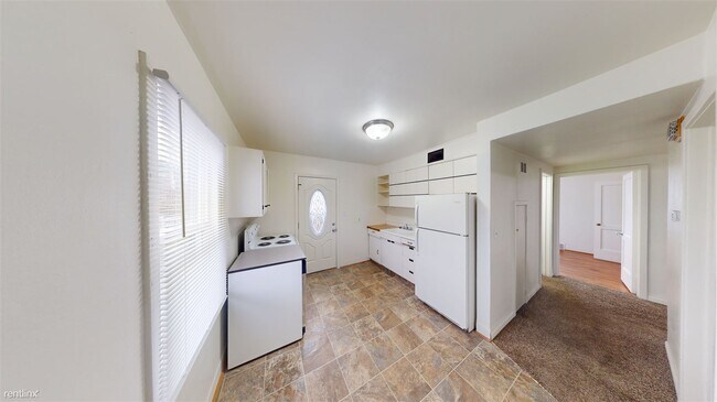 Building Photo - 3 br, 1 bath House - 216 Hill St